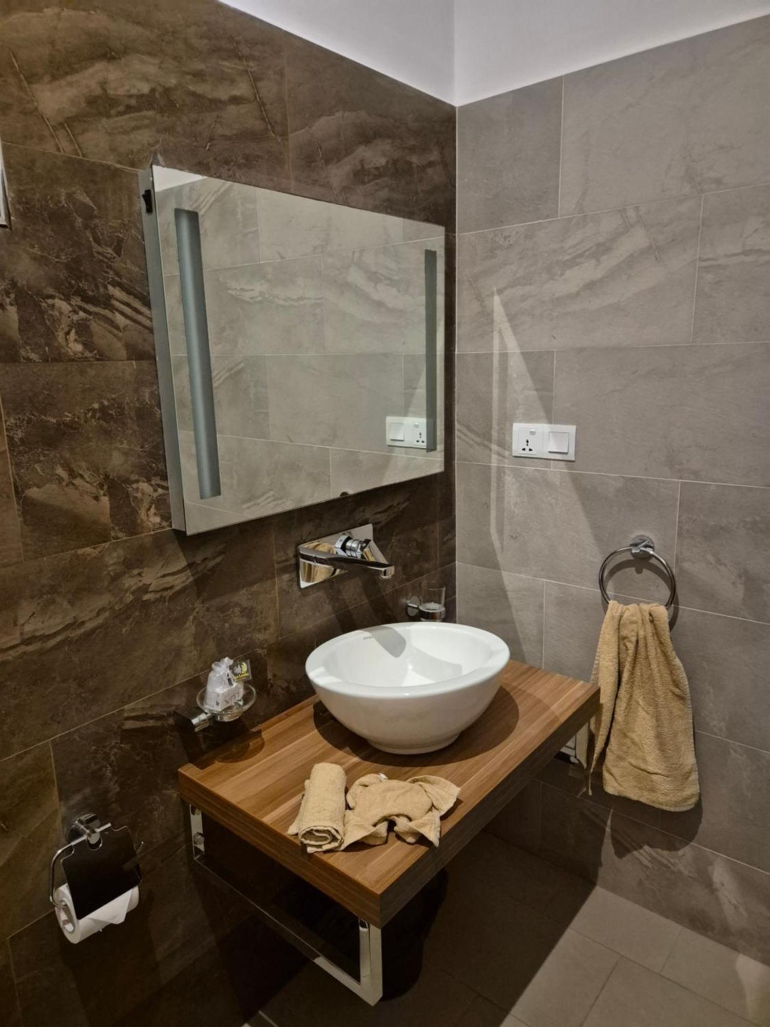 Aliya Lanka Hotel Берувала Екстериор снимка